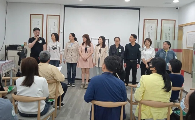 助教团队进行自我介绍